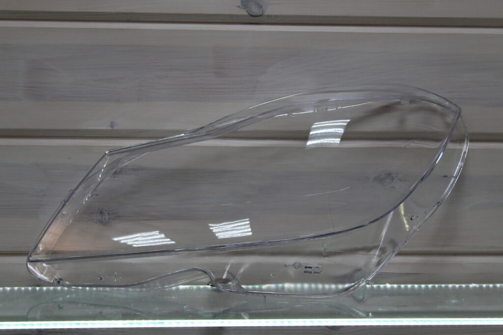 Стекло на левую фару для Mercedes C-class W204 logo 2011-2014 рестайлинг